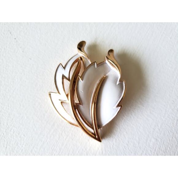 Trifari Jewelry - Vintage Crown Trifari Designer White Enamel Leaf Brooch